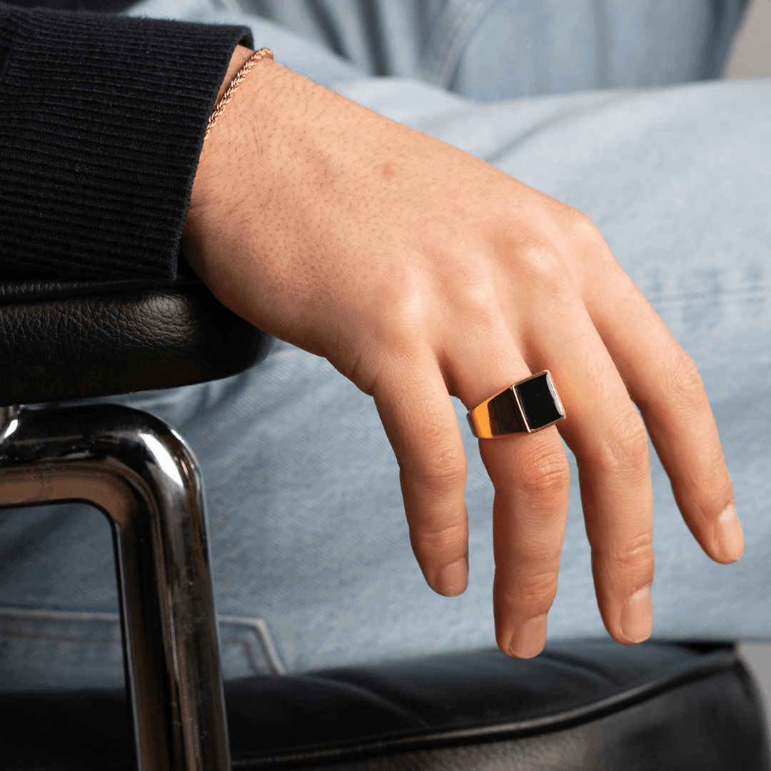 Flat Signet Ring (Gold)