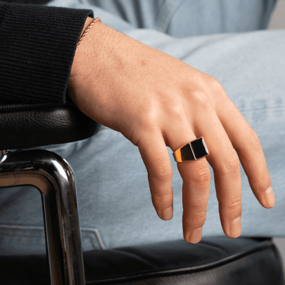 Flat Signet Ring (Gold)